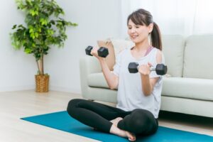 伏見で猫背・巻き肩・反り腰の姿勢矯正するなら？おすすめスタジオ＆整体ランキング【2025最新版】